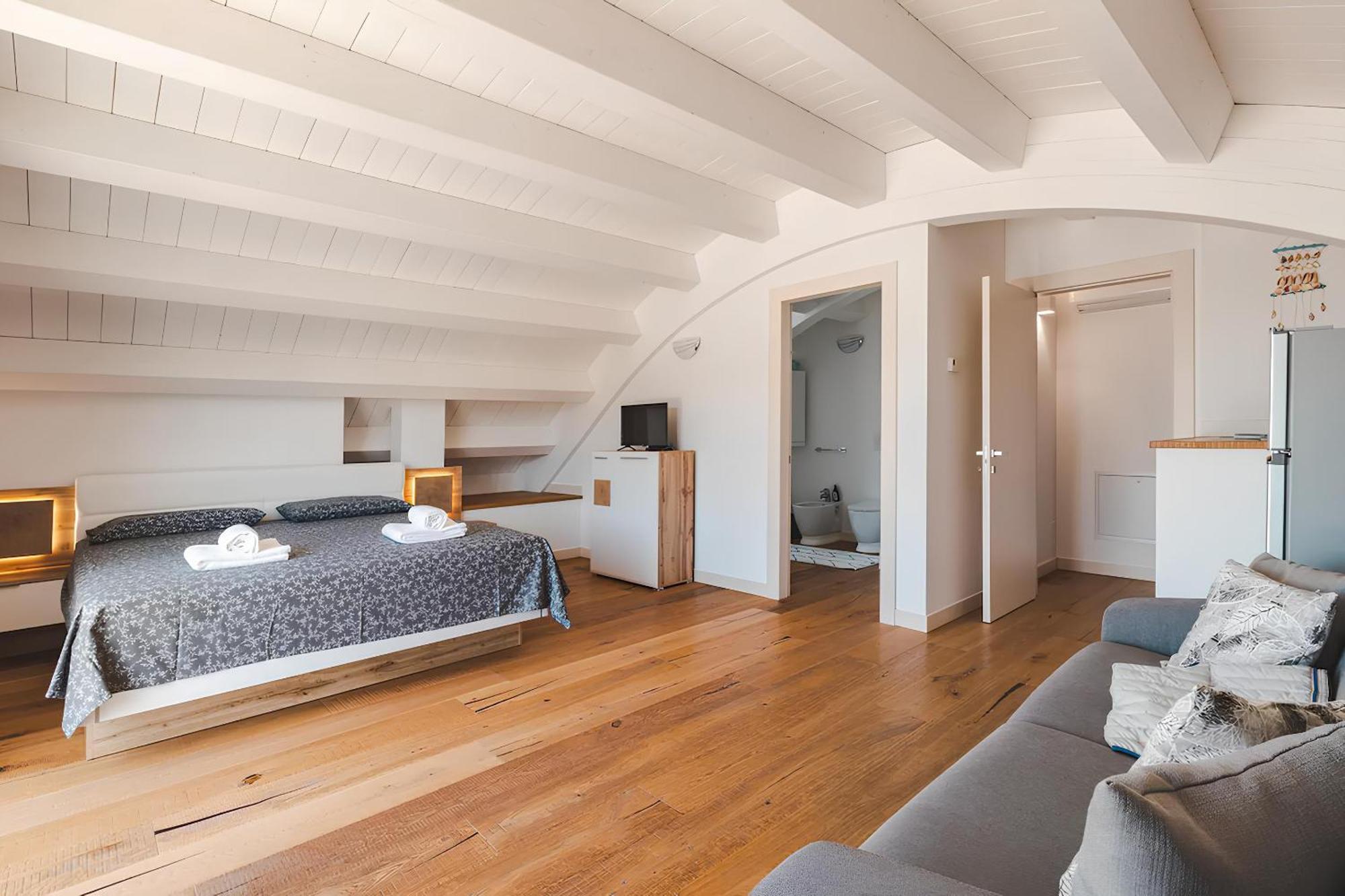 Attico Riva Mare Apartment มูเจีย ภายนอก รูปภาพ