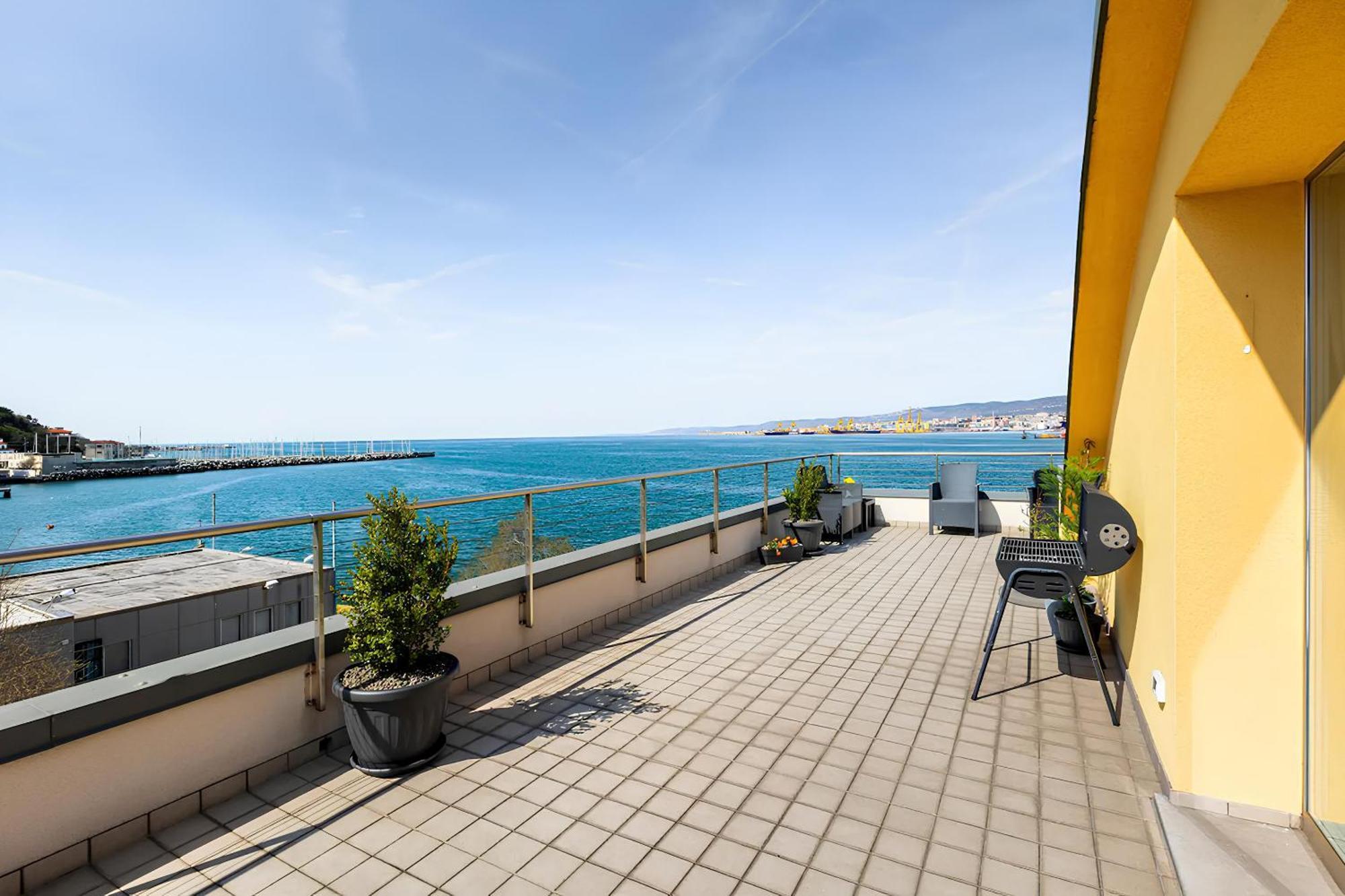Attico Riva Mare Apartment มูเจีย ภายนอก รูปภาพ